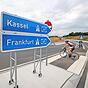 Radweg direkt an A-49-Auffahrt
